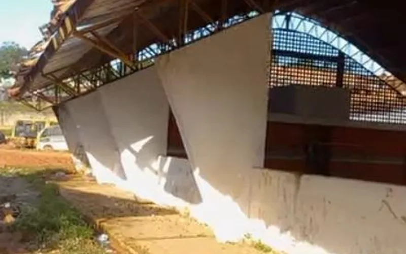 Morador mostra estado de abandono do Ginásio de Esportes e do Estádio Municipal de Piraí do Norte