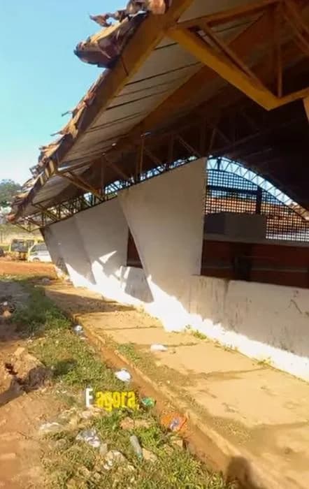Morador mostra estado de abandono do Ginásio de Esportes e do Estádio Municipal de Piraí do Norte