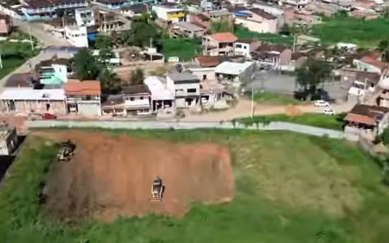 Estádio de Piraí do Norte segue abandonado e obra milionária continua sem previsão de conclusão