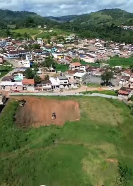 Estádio de Piraí do Norte segue abandonado e obra milionária continua sem previsão de conclusão