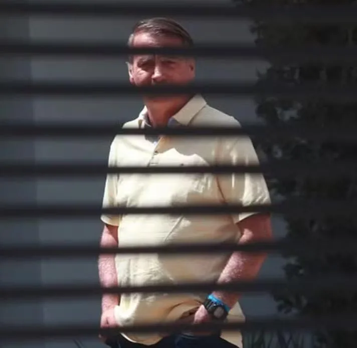 Bolsonaro é alvo de operação da PF