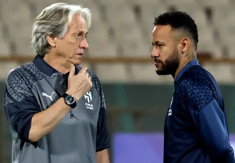 Técnico português disse a Neymar que ele havia "acabado" para o futebol