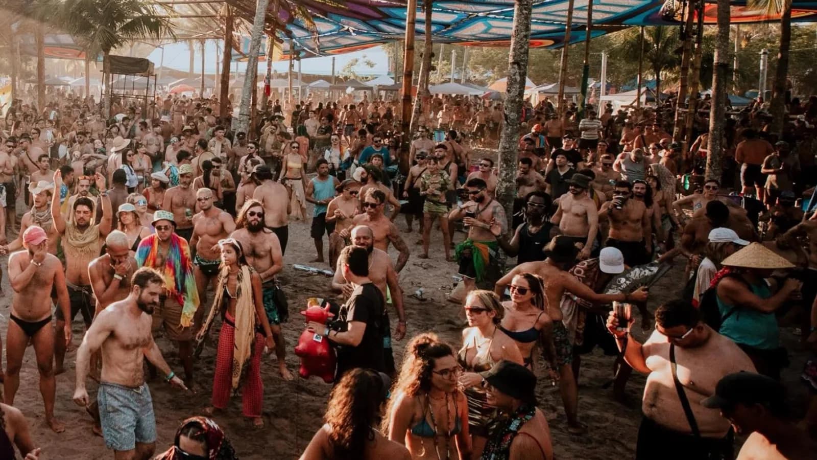 Prefeito de Ituberá impõe taxa de R$ 200 para frequentadores do Universo Paralello e festival avalia deixar praia de Pratigi