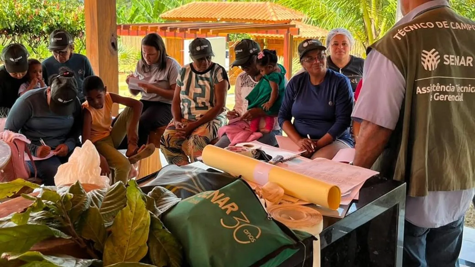 Curso de enxertia do cacau leva qualificação a agricultores da zona rural de Teolândia