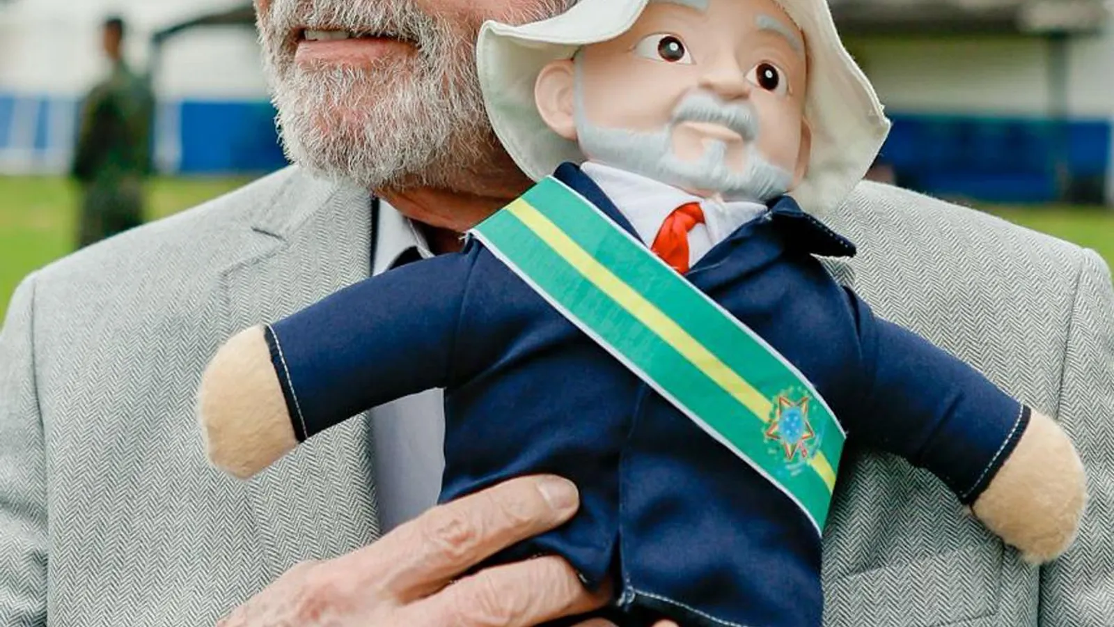 Lula diz que quem 'se meter' nas eleições brasileiras 'vai apanhar muito'