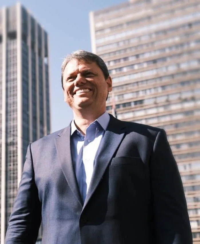 Tarcísio abre 15 pontos de vantagem sobre Haddad e lidera corrida em São Paulo