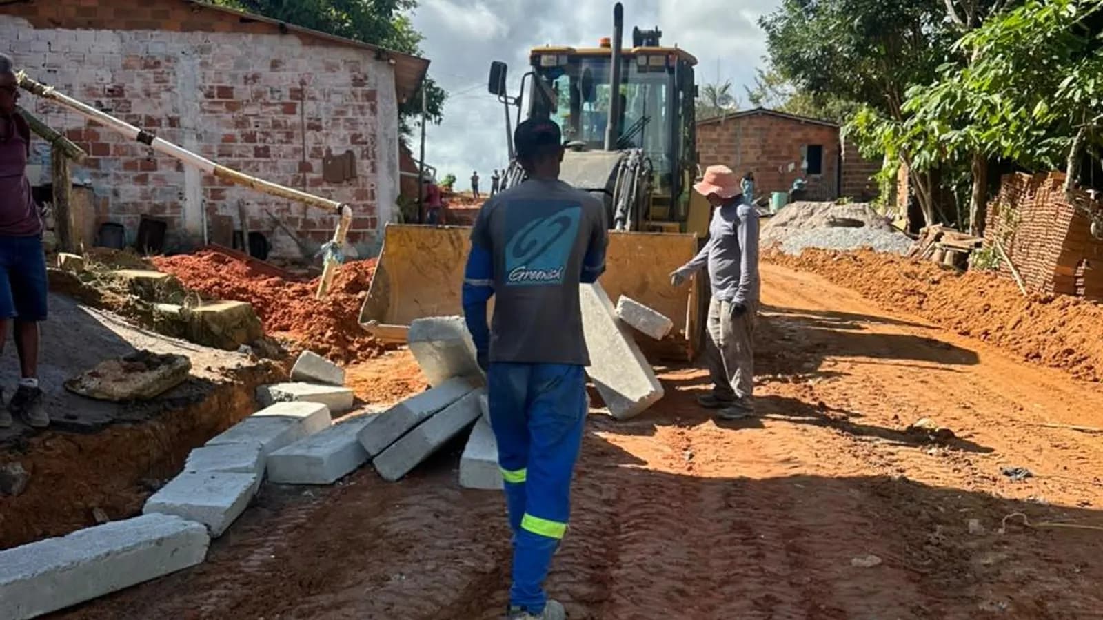Prefeita de Teolândia assina ordem de serviço para pavimentação de rua em Burietá