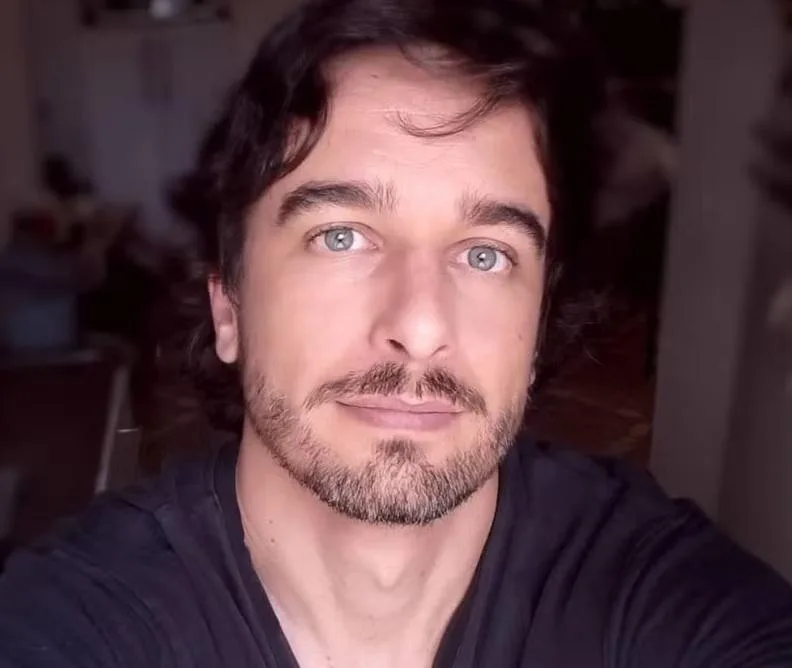 Ator é preso por suspeita de estupro e diz durante audiência que confundiu criança de 5 anos com namorada dele