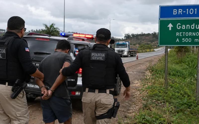 Suspeito de envolvimento em homicídio em Gandu é preso na BR-101 em Presidente Tancredo Neves