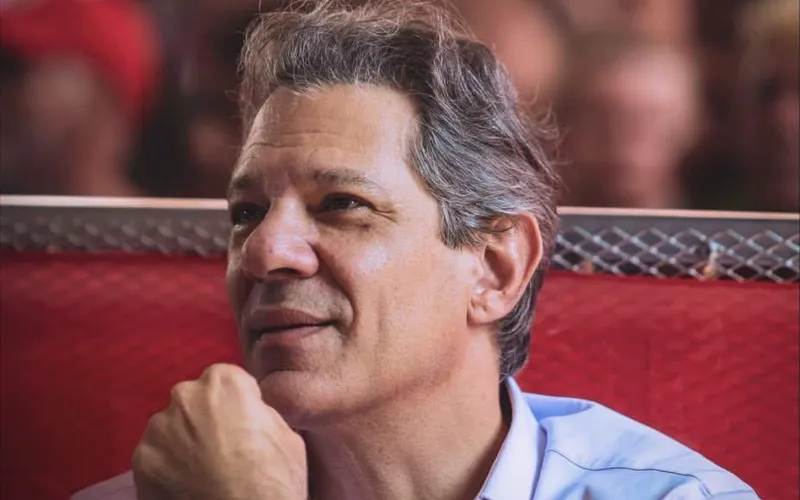 Haddad chama filme sobre Bolsonaro de “segunda categoria” e cobra explicações sobre financiamento milionário