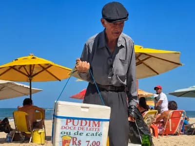 Aos 85 anos, idoso vende pudins para pagar exames e caso expõe dificuldade de acesso à saúde no Brasil