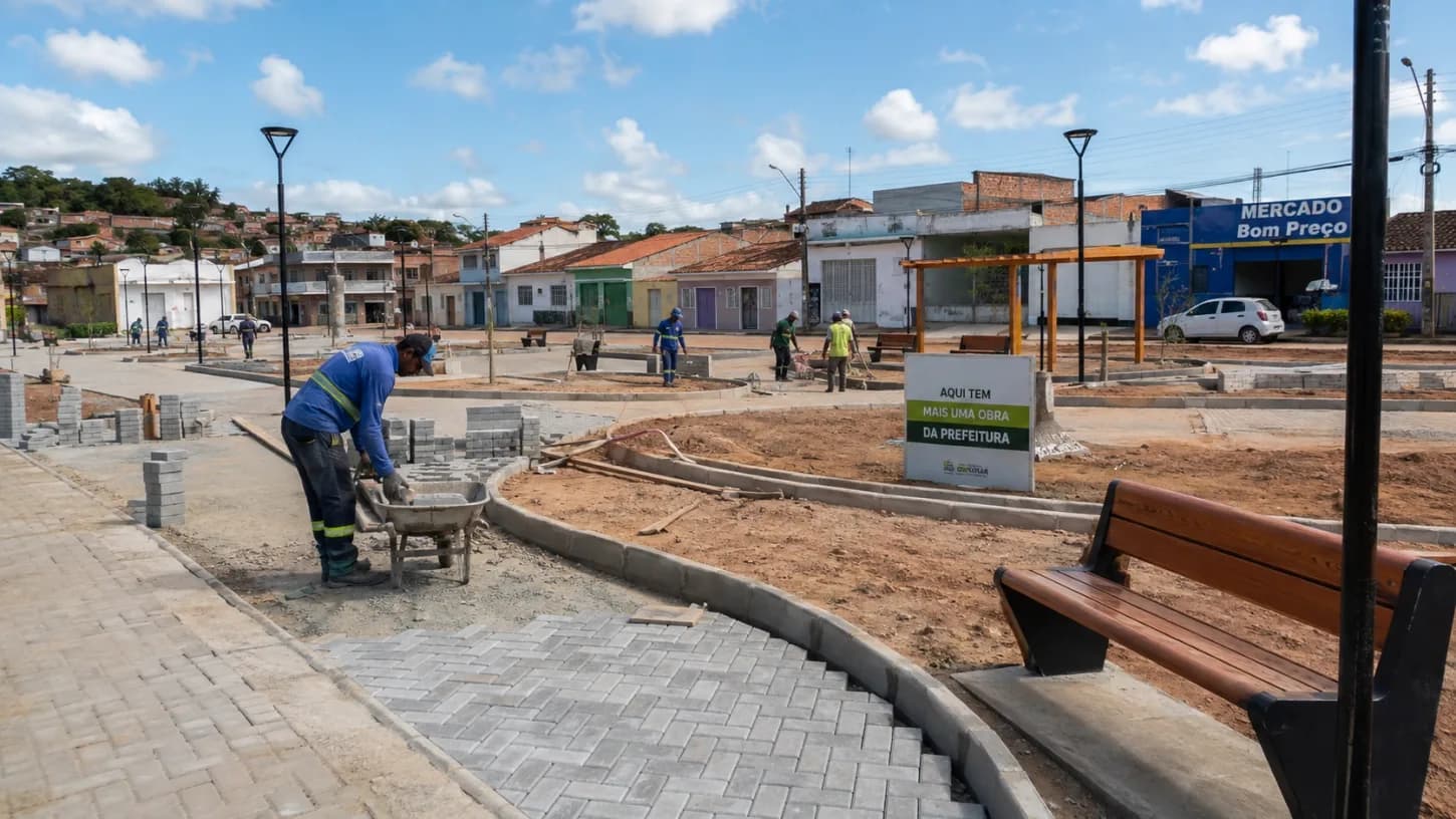 Gabriel de Parísio assina ordem de serviço para construção de nova Praça em Wenceslau Guimarães
