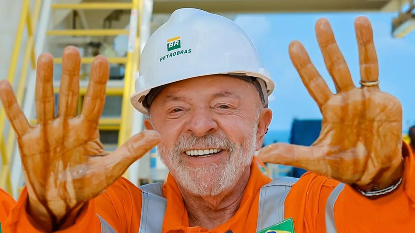 TSE barra ataque de Flávio Bolsonaro e manda apagar vídeo que liga Lula ao PCC e ao CV