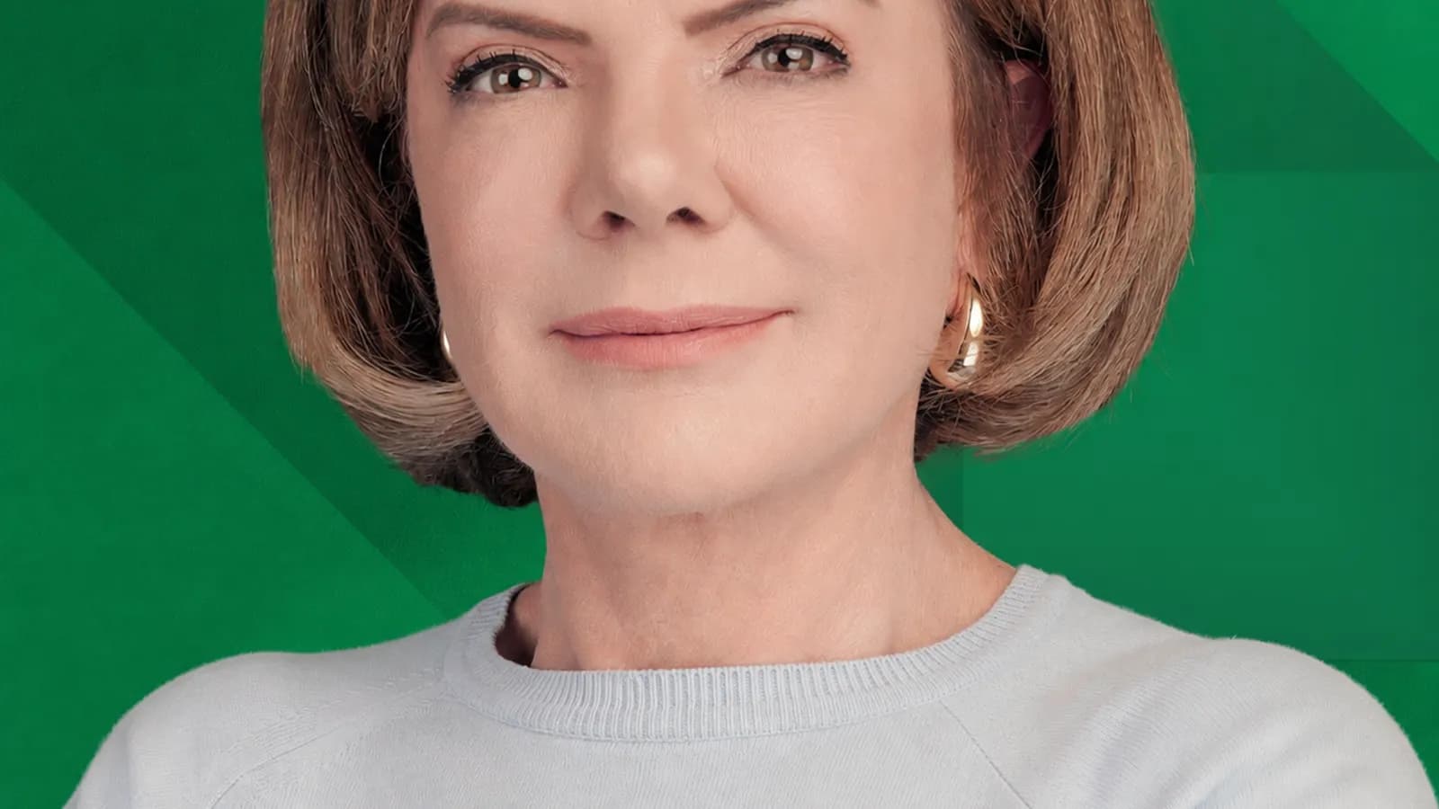 Gleisi troca vermelho do PT por verde e azul e deixa estrela discreta em campanha ao Senado