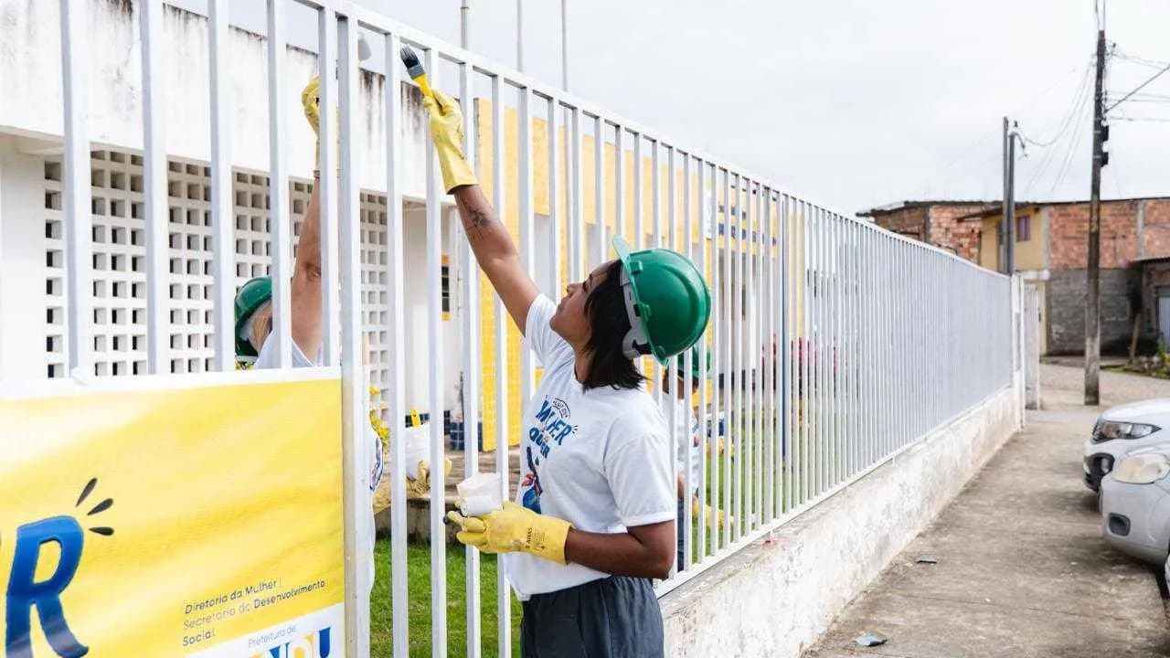 Após curso promovido pela prefeitura, mulheres começam a conquistar espaço na construção civil em Gandu
