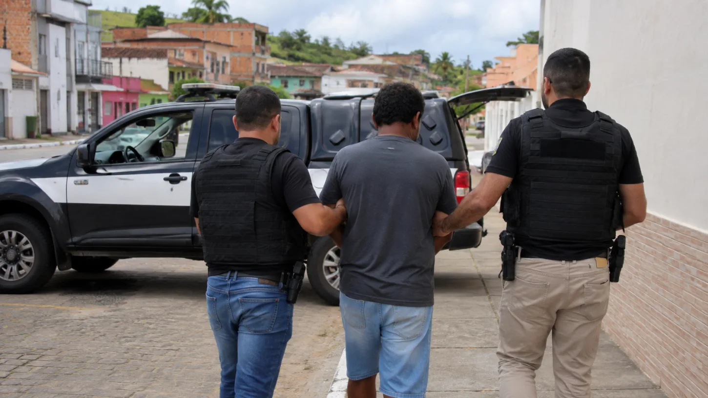 Homem é preso em Presidente Tancredo Neves suspeito de crimes sexuais contra crianças de 9 e 11 anos