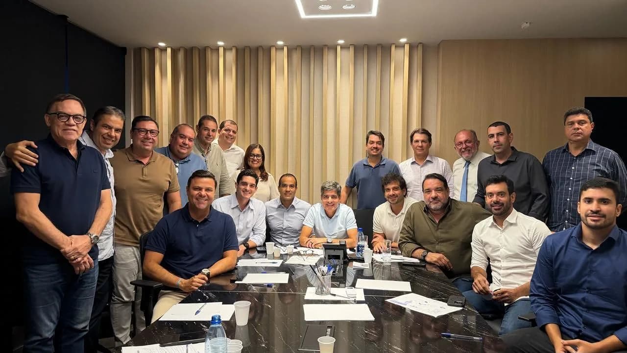 Bancada de oposição realiza reunião estratégica com ACM Neto e Bruno Reis visando 2026