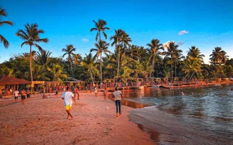 Prefeitura de cidade destino turístico na Bahia proíbe venda e consumo de bebidas em garrafas de vidro