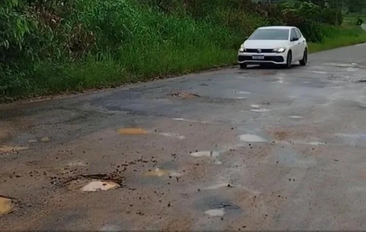 Trechos das BA - 130 e 650 entre Dário Meira e Itagibá estão abandonados pelo governador Jerônimo Rodrigues