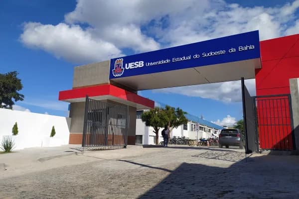 Estudantes de Itamari perdem vestibular da UESB após ônibus prometido pela prefeitura não aparecer