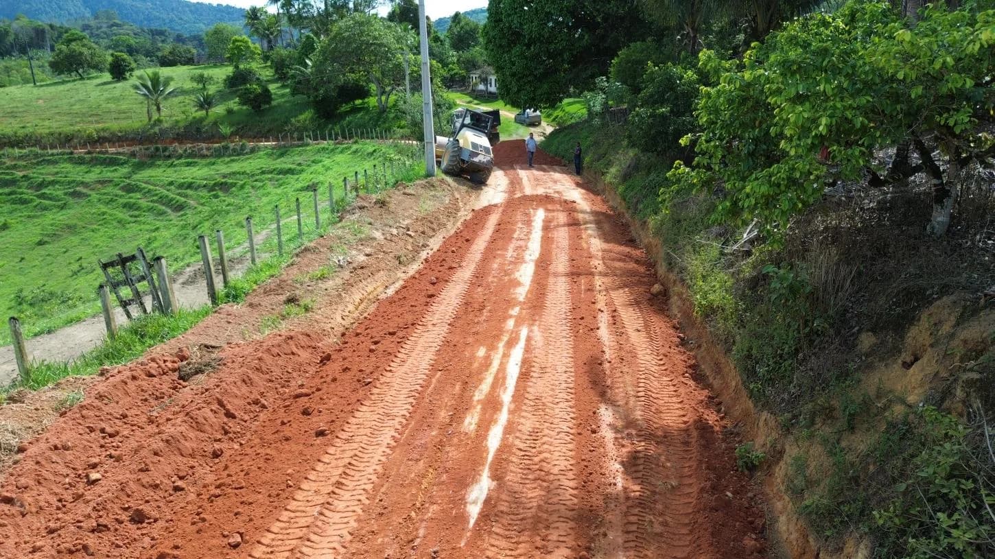Prefeitura de Wenceslau Guimarães intensifica recuperação de estradas rurais e beneficia mais de 2 mil famílias