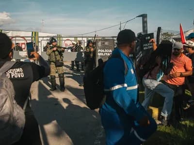 PM é acionada para reprimir manifestação de operários na fábrica da BYD em Camaçari
