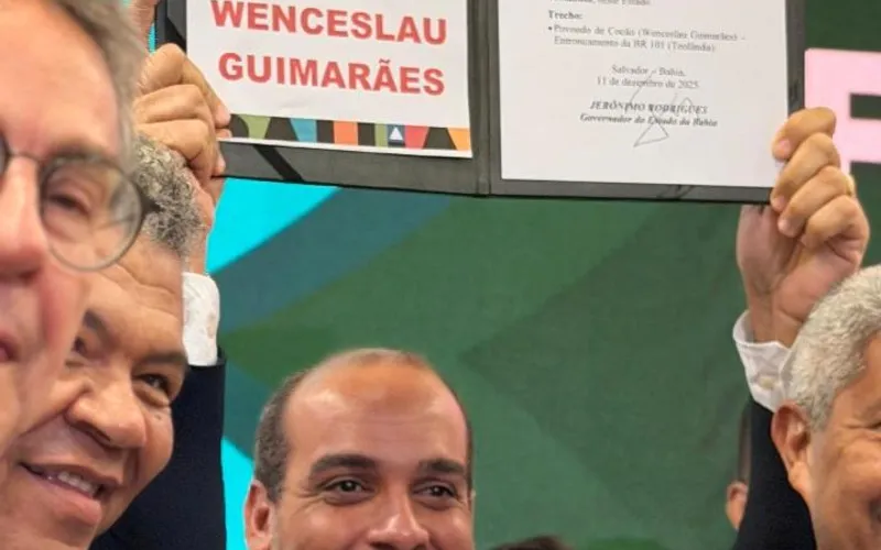 Prefeito Gabriel de Parísio celebra licitação para pavimentação da estrada do Cocão, em Wenceslau Guimarães