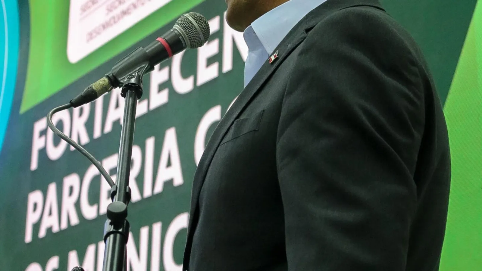 Levantamento mostra que Jerônimo pega quase R$ 1 milhão em empréstimos por hora em nome do Governo da Bahia