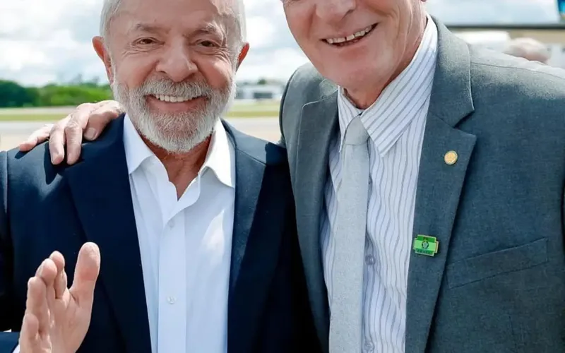 Deputado do PT posta imagem falsa nas redes sociais associando dono do Banco Master a Bolsonaro e ex-presidente do Banco Central