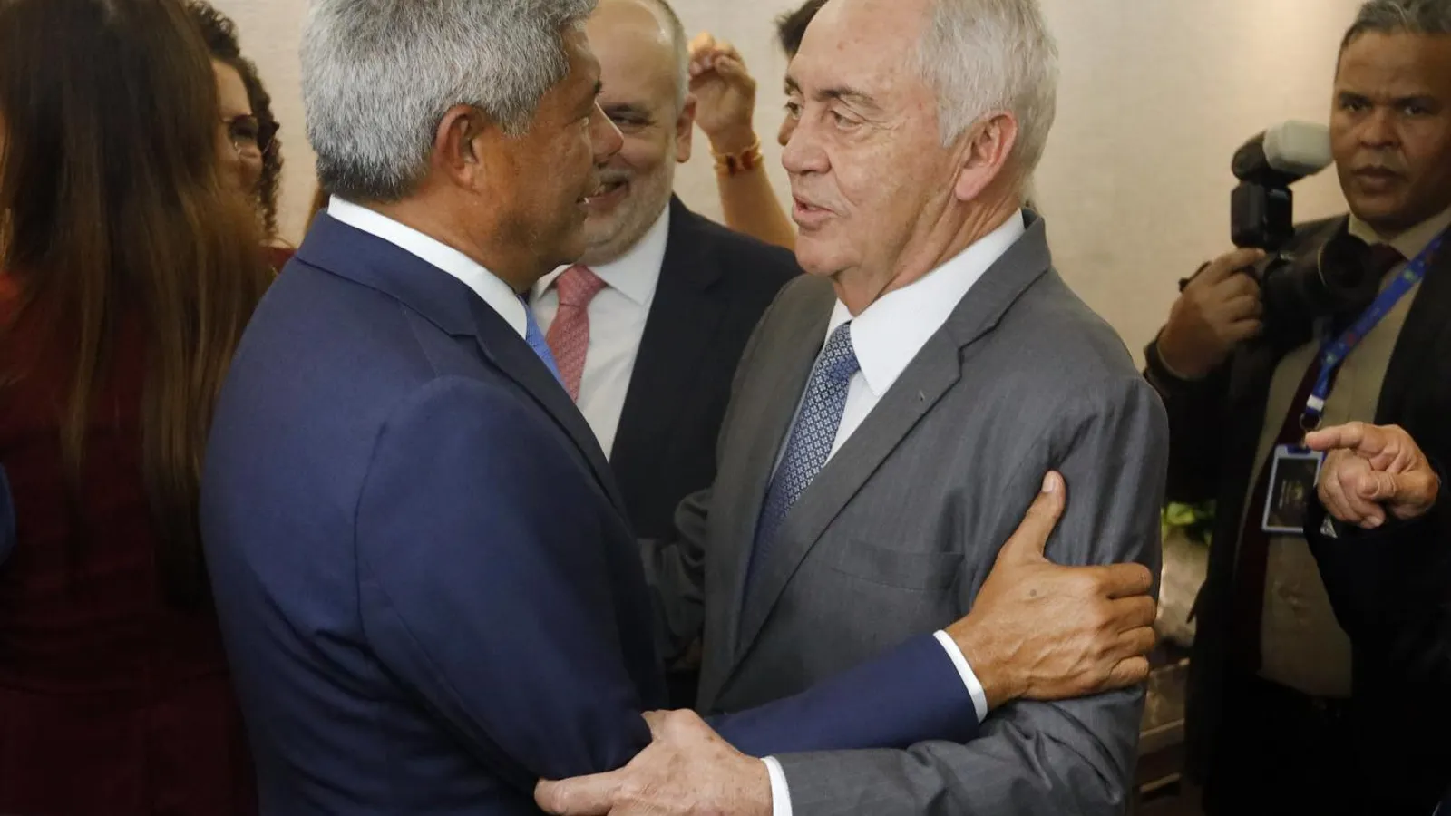 Jerônimo e Otto ofereceram ministério no governo Lula e secretaria no governo baiano para Ângelo Coronel permanecer como aliado
