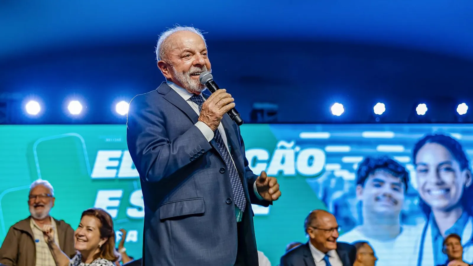 Em baixa no Nordeste, Lula usa Bolsonaro para tentar reconquistar confiança e diz que ex-presidente “não deu um centavo” ao estados da região