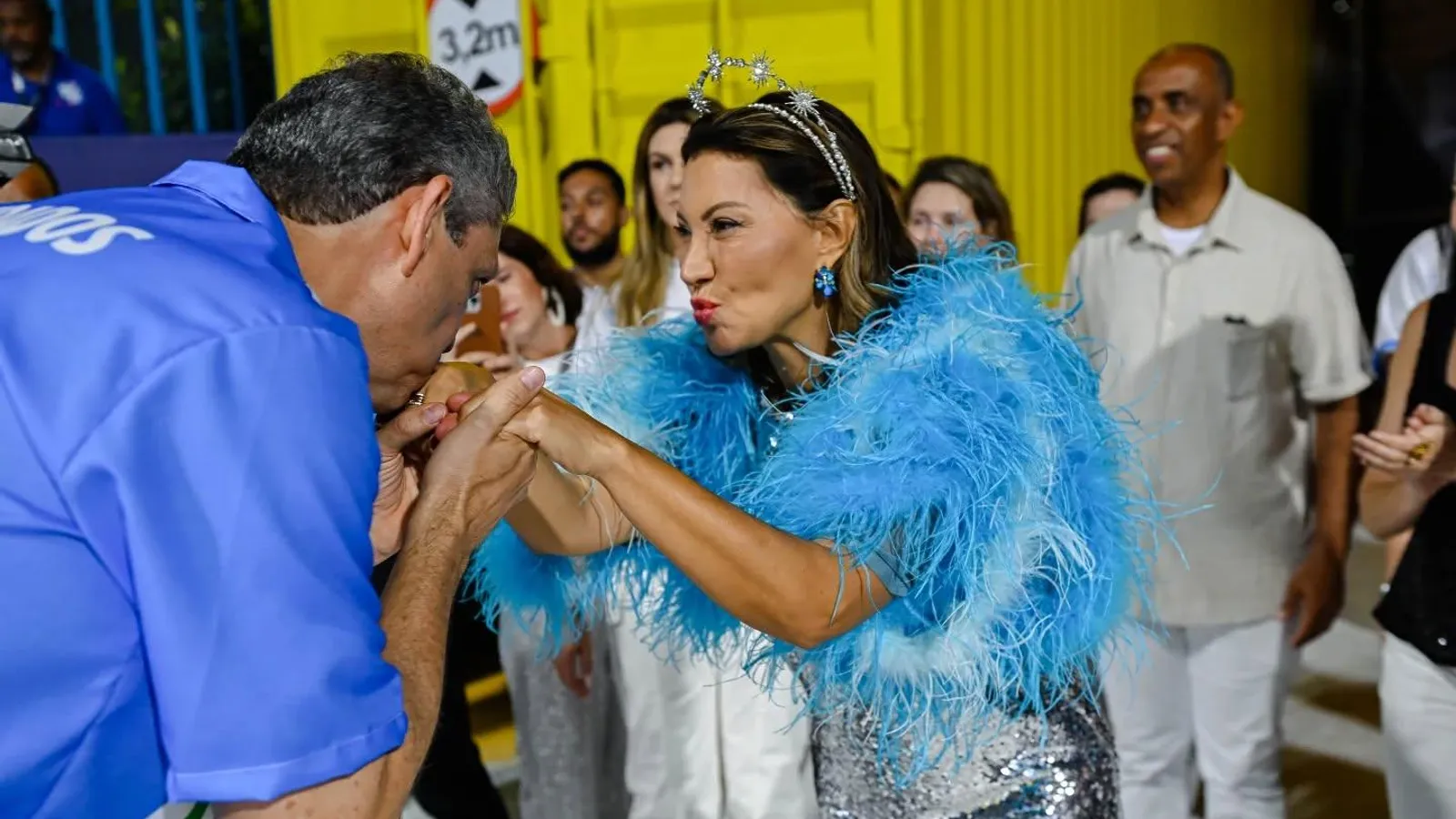 “Arte não é para covardes”, diz Janja após escola que homenageou Lula ser rebaixada