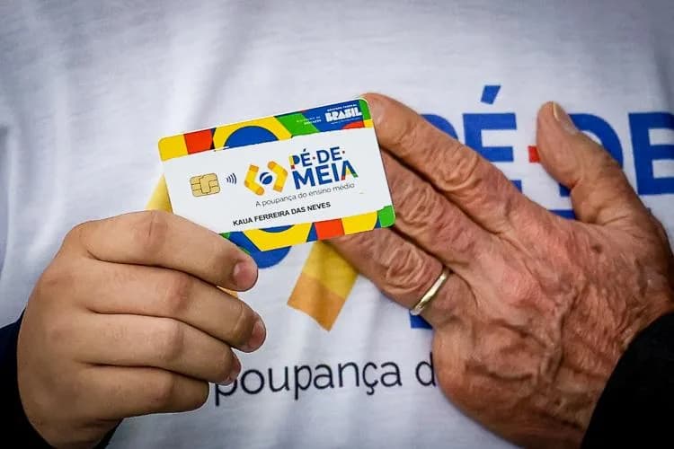 Governo Lula distribui quase R$ 200 milhões para estudantes baianos