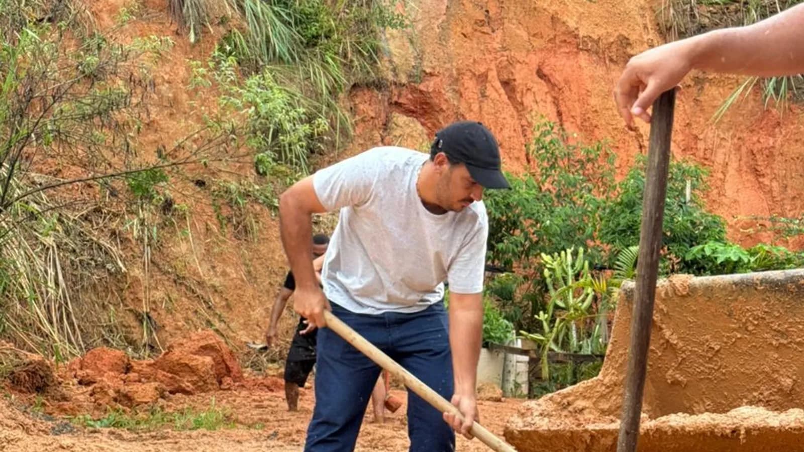 Prefeitura de Wenceslau Guimarães realiza força-tarefa em áreas afetadas pelas chuvas