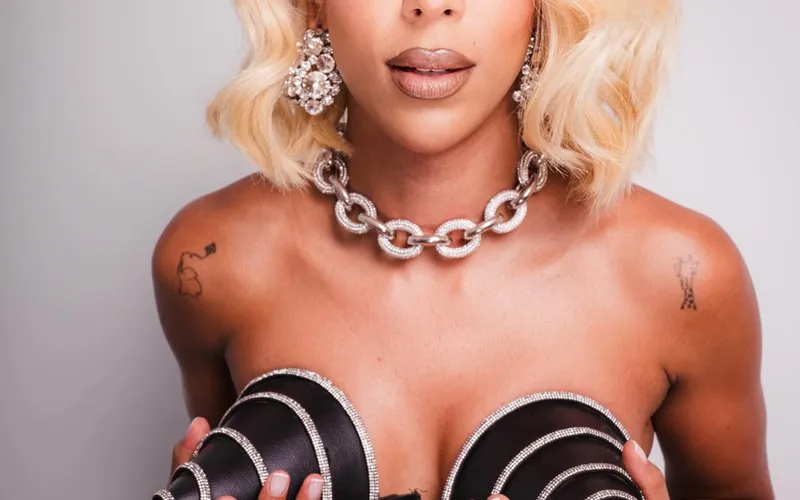 Erika Hilton quer R$ 10 milhões de indenização do apresentador Ratinho por transfobia
