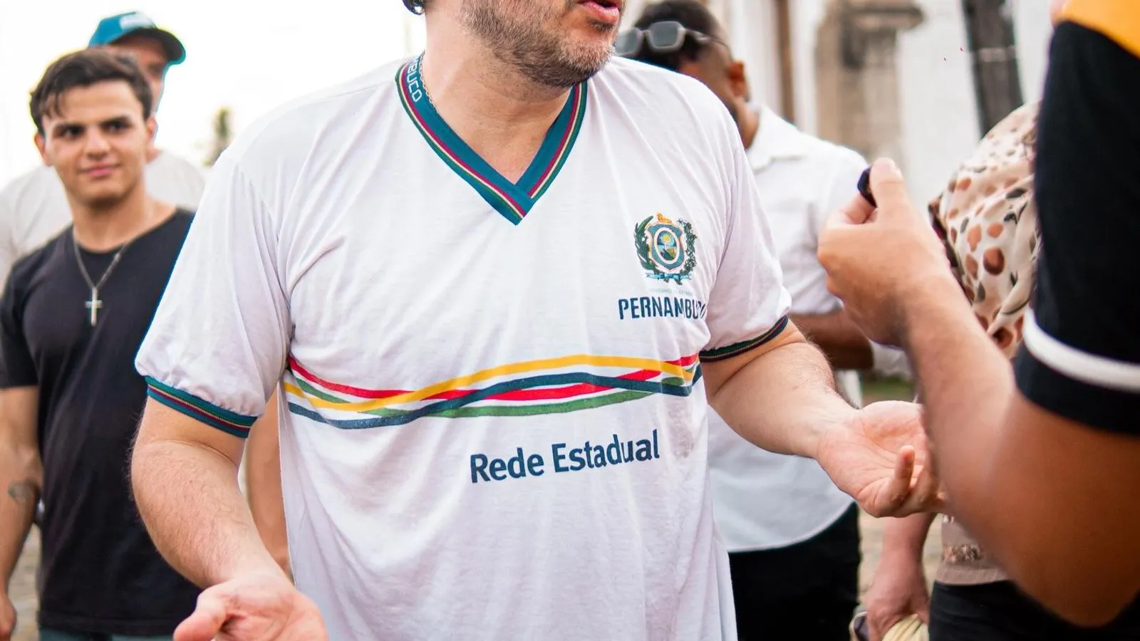 Candidato a presidente do MBL diz que Flávio Bolsonaro é “ladrão” e representa “direita corrupta”