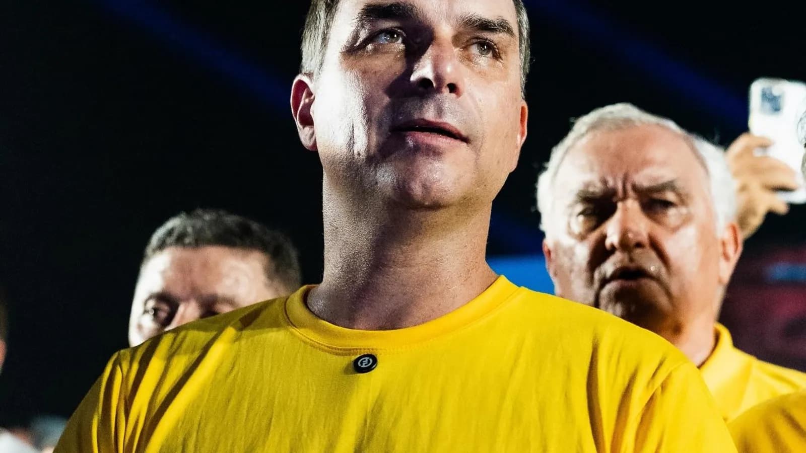Em busca de apoio, Flávio Bolsonaro começa pré-campanha no Nordeste