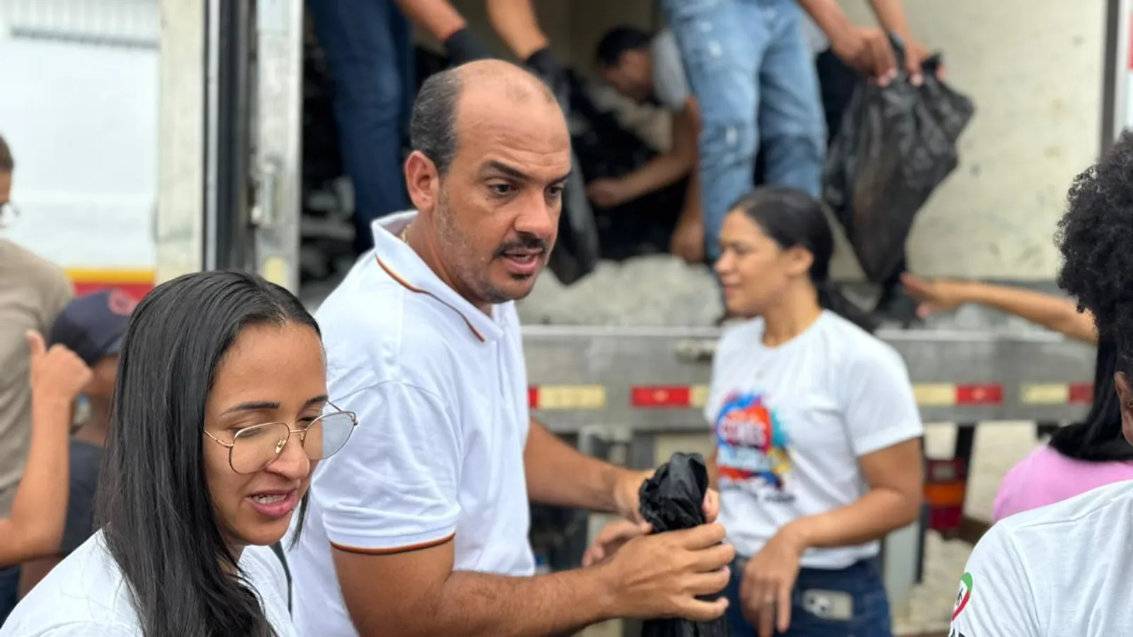 Gabriel de Parísio celebra sucesso na entrega de peixe na Semana Santa e parabenize equipe pelo empenho