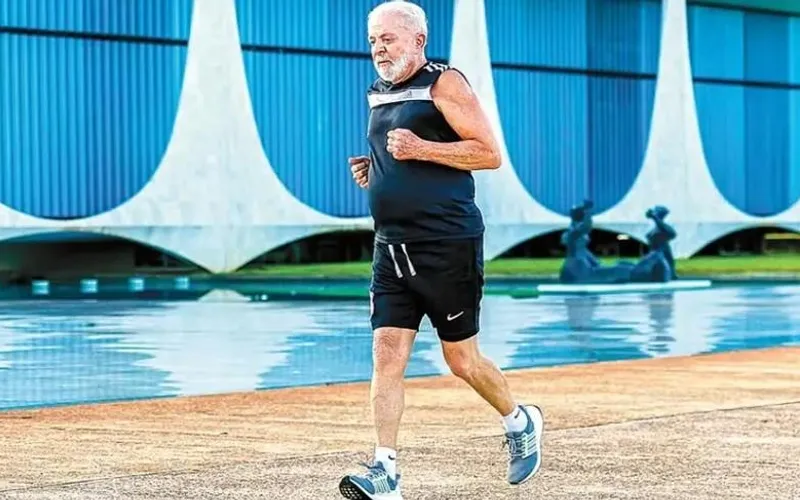 Lula aposta em vídeos fazendo atividade física para mostrar vitalidade e conter boatos de cansaço por idade avançada