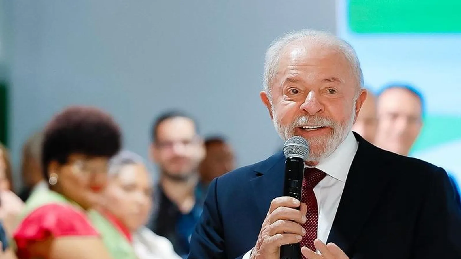 Lula fala bobagem durante evento, incita Donald Trump e coloca o país em risco 