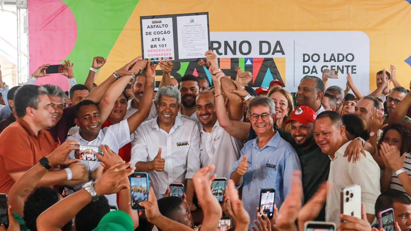 Prefeito Gabriel de Parísio celebra início de obra histórica de pavimentação na estrada do "Cocão"