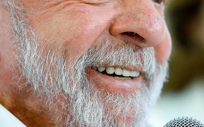 Lula admite atraso histórico na educação e expõe fracasso do PT em discurso sobre novo plano nacional