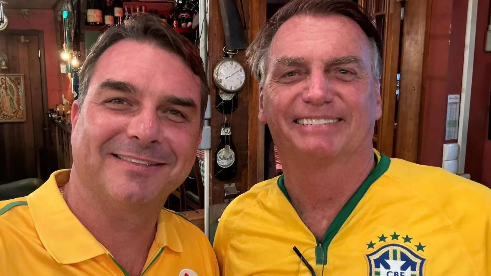 Flávio Bolsonaro diz que, se eleito, dará cargo ao ex-presidente Bolsonaro