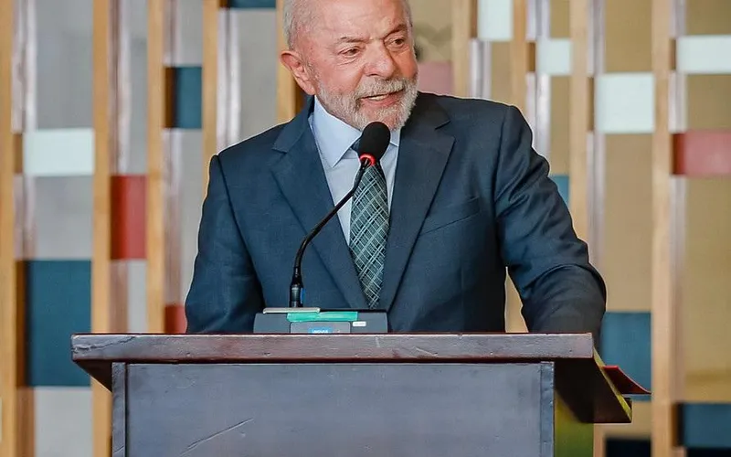 Lula chama 'Bolsonaros' de família "Metralhas" e diz que país lida com pior espécie de ser humano