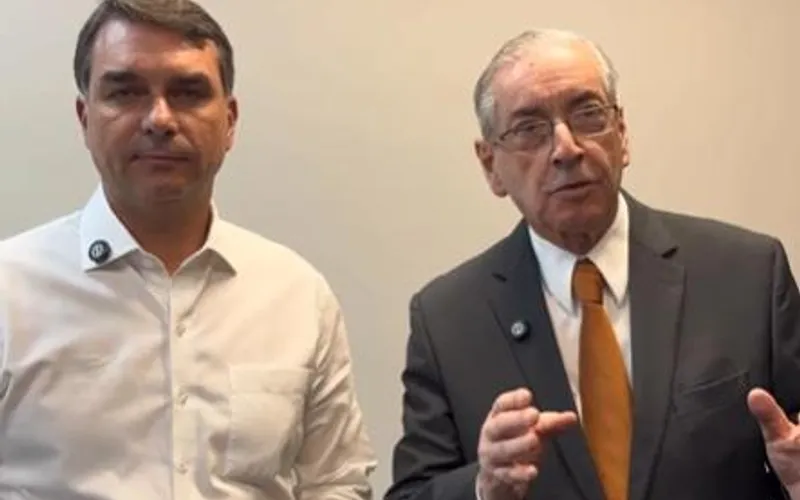 Em Belo Horizonte, Flávio Bolsonaro se une a Eduardo Cunha e gera contradição no discurso anticorrupção da família