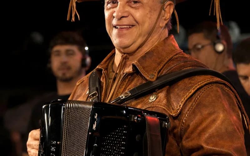 Flávio José ameaça cancelar shows no São João da Bahia após decisão do MP