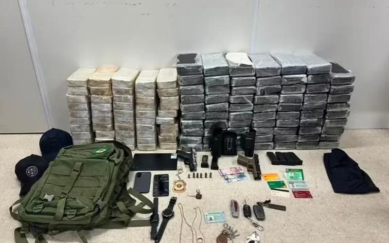 Policial militar e estudante de direito são presos com mais de 100 kg de drogas em Salvador