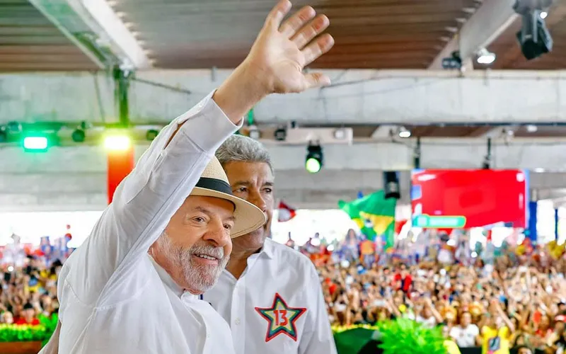 Lula pede voto para Jaques Wagner, envolvido no escândalo Master, em convenção na Bahia