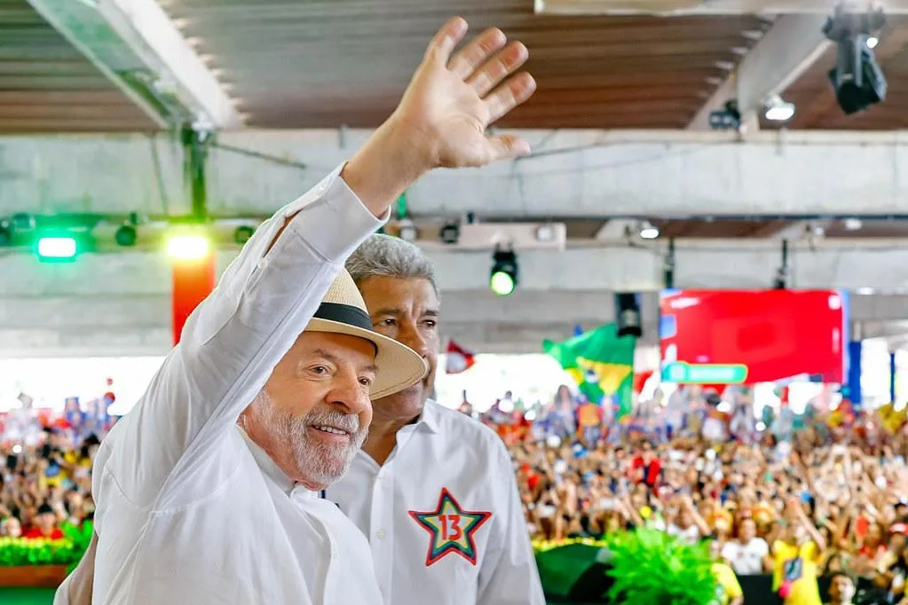 Lula pede voto para Jaques Wagner, envolvido no escândalo Master, em convenção na Bahia