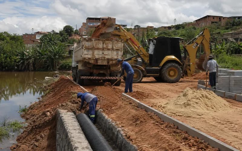 Obras de requalificação da Praça Gerolina Batista avançam e projetam nova Orla para Teolândia